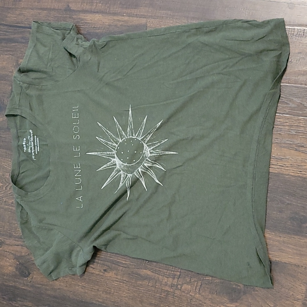 Torrid size 2 t shirt